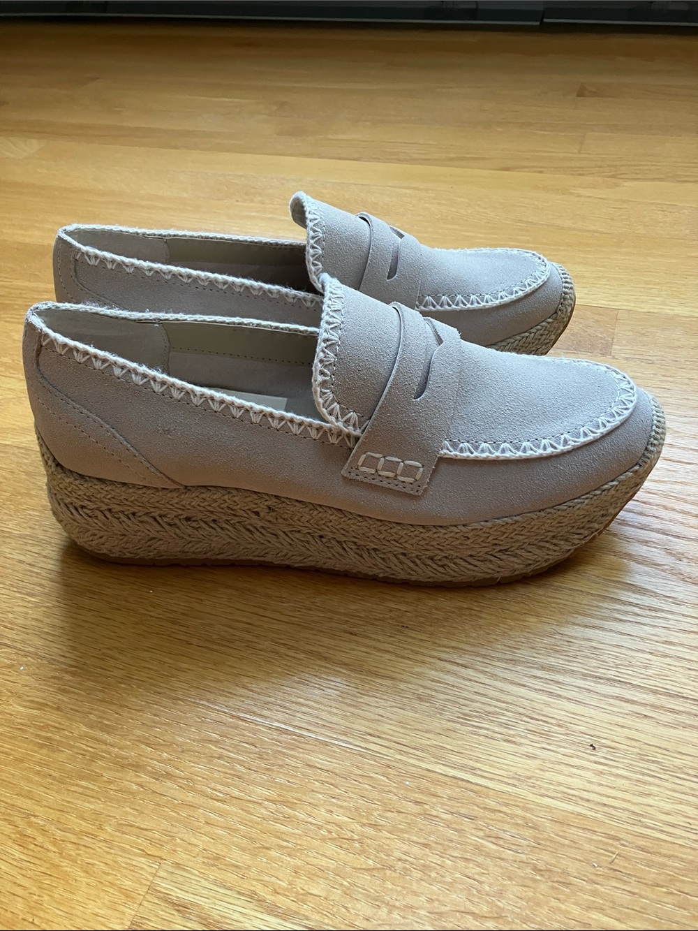 Dolce Vita Women’s Suede Penny Loafers in Taupe SZ 9 - Picture 2 of 4